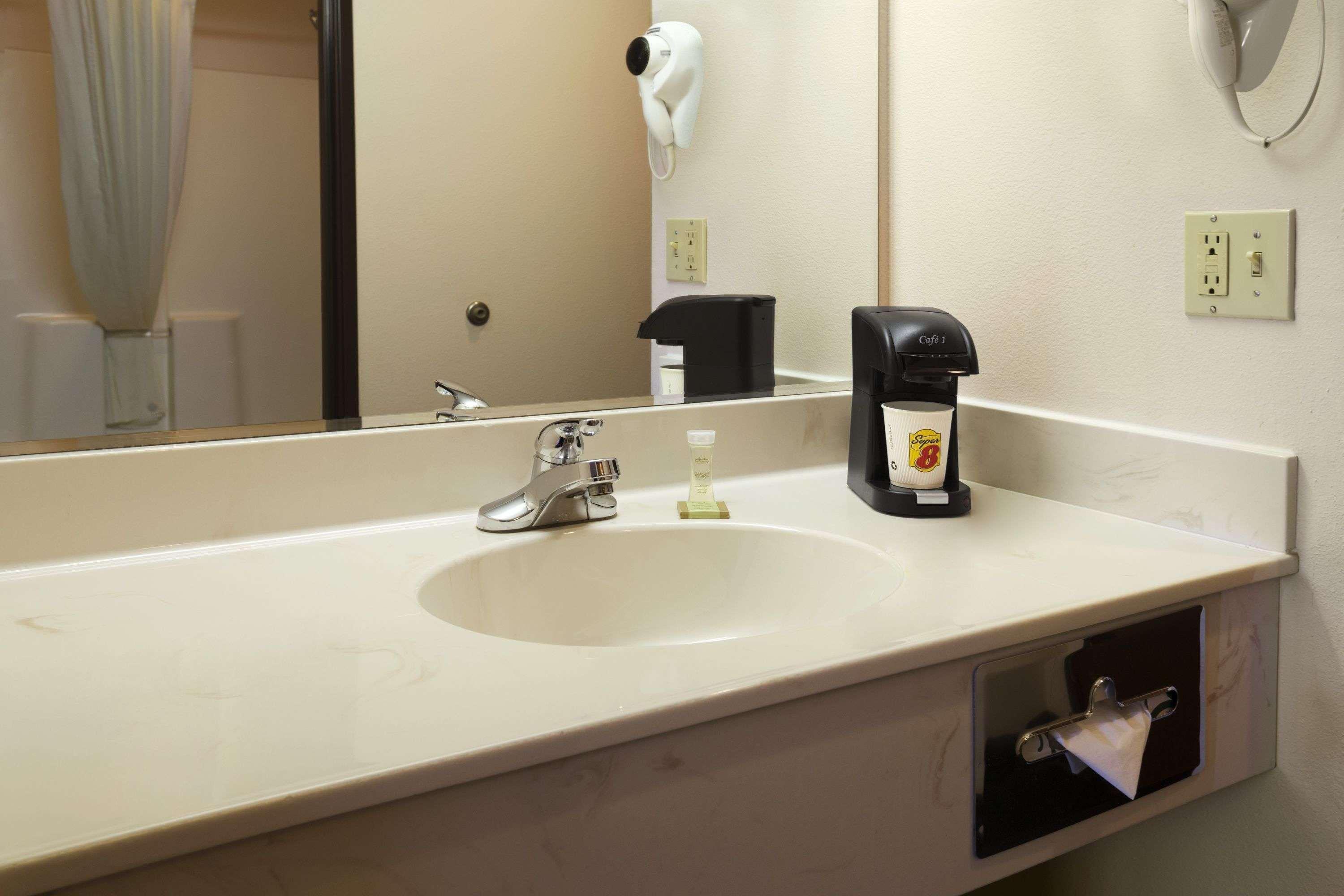 Super 8 By Wyndham Colorado Springs Airport Motel Ngoại thất bức ảnh